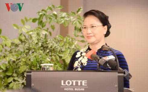 Chủ tịch Quốc hội vui mừng khi đa số gia đình đa văn hóa tại Hàn Quốc có cuộc sống gia đình hạnh phúc, luôn hướng về quê hương, đất nước.