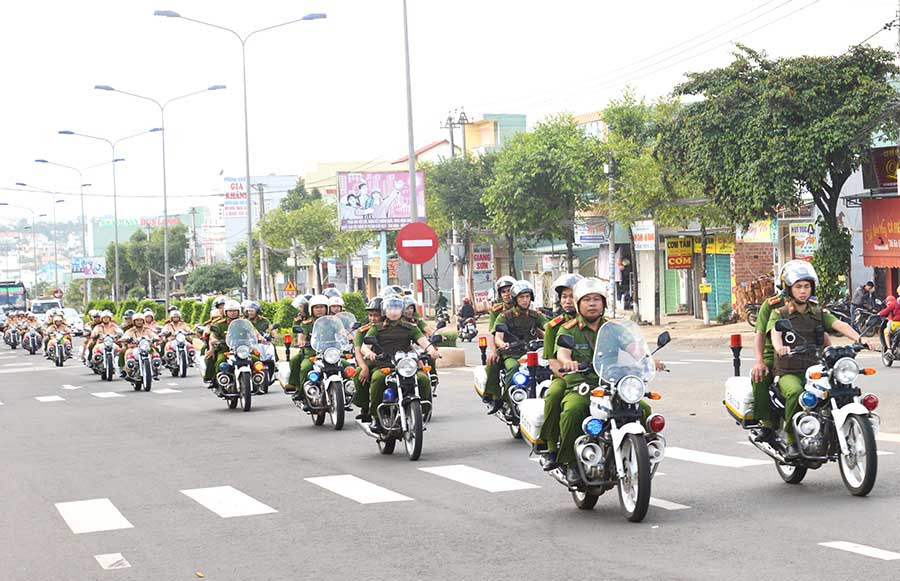 Lực lượng Công an ra quân đấu tranh trấn áp tội phạm. (Ảnh: internet)  Lực lượng Công an ra quân đấu tranh trấn áp tội phạm. (Ảnh: internet)