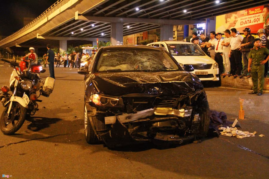 Sau khi uống rượu, phụ nữ lái BMW đã gây tai nạn kinh hoàng