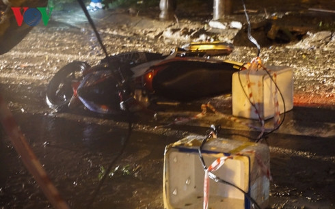  Hiện trường xảy ra tai nạn có dây điện rơi xuống đường