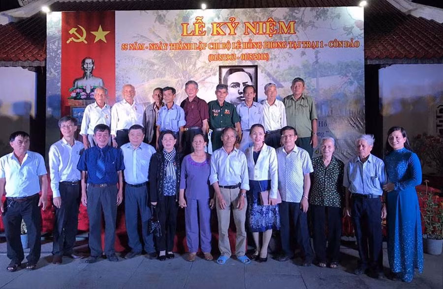 Bà Cúc dự lễ kỷ niệm 55 năm ngày thành lập Chi bộ Lê Hồng Phong tại Trại 1-Côn Đảo vào tháng 5-2018. Ảnh: nhân vật cung cấp