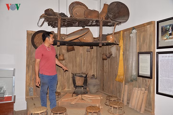 Du khách tới đây còn được tham quan, trải nghiệm Nhà trưng bày di sản vùng lòng hồ thủy điện Sơn La