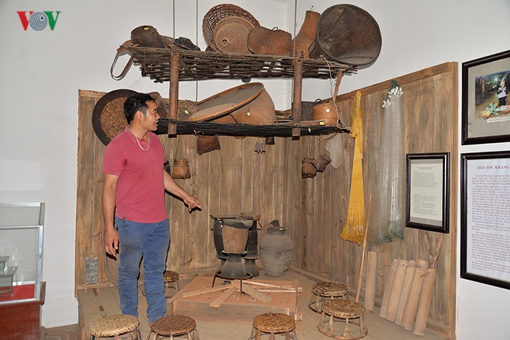 Du khách tới đây còn được tham quan, trải nghiệm Nhà trưng bày di sản vùng lòng hồ thủy điện Sơn La