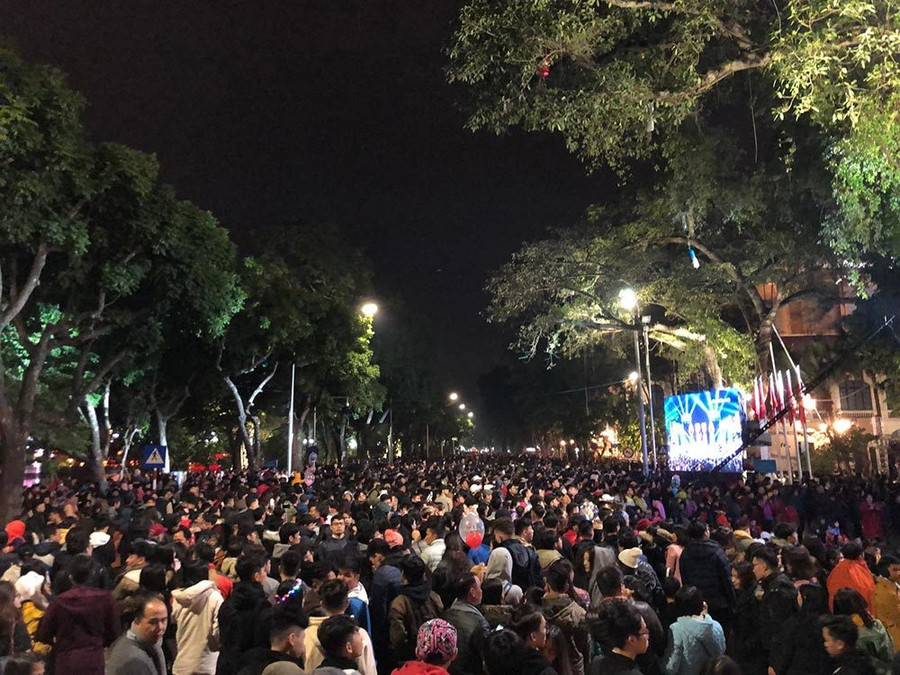 Sân khấu Vườn hoa Lý Thái Tổ. Ảnh: Trần Thường Sân khấu Vườn hoa Lý Thái Tổ. Ảnh: Trần Thường