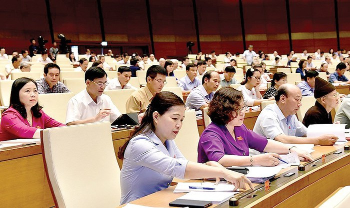 Các đại biểu Quốc hội ấn nút biểu quyết Luật An ninh mạng vào ngày 12-6-2018 Ảnh: TTXVN+