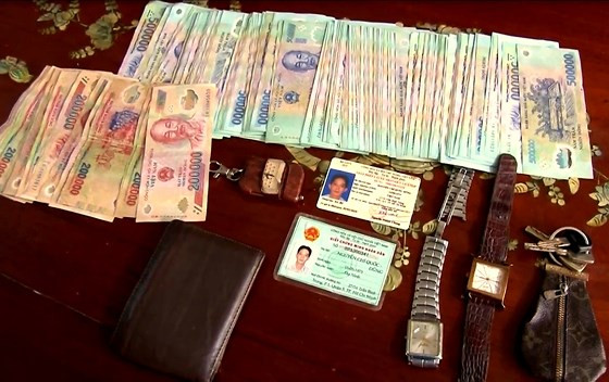 Số tài sản mà chị Nhỡ nhặt được trong lúc nhặt ve chai Số tài sản mà chị Nhỡ nhặt được trong lúc nhặt ve chai