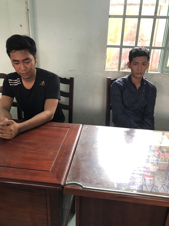Hai đối tượng trong đường dây làm bằng cấp giả tại cơ quan công an Hai đối tượng trong đường dây làm bằng cấp giả tại cơ quan công an
