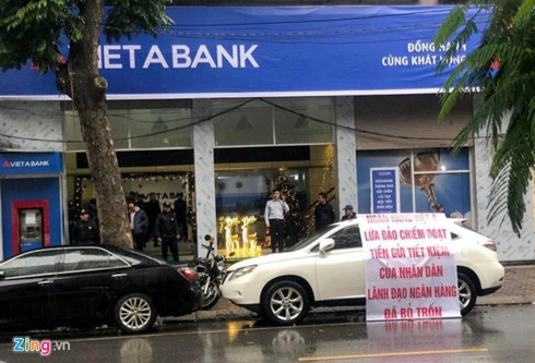 Ngày 29/12, Thiếu tướng Nguyễn Anh Tuấn, Phó Giám đốc, Thủ trưởng cơ quan an ninh điều tra Công an thành phố Hà Nội cho biết đơn vị vừa khởi tố bị can, bắt tạm giam Nguyễn Thị Hà Thành để điều tra hành vi lừa đảo hàng trăm tỷ đồng tại Ngân hàng thương mại cổ phần Việt Á (VietABank).