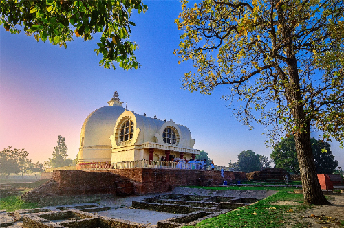 Thánh tích Kushinagar - nơi Đức Phật nhập niết bàn. Thánh tích Kushinagar - nơi Đức Phật nhập niết bàn.