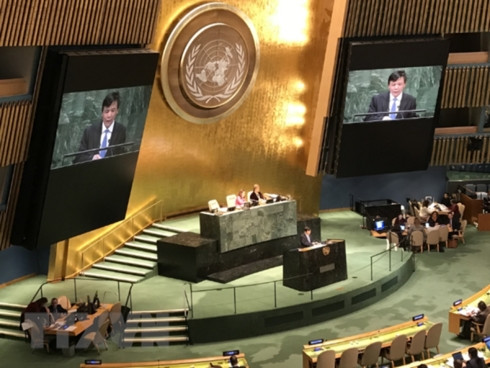  Đại sứ Đặng Đình Quý, Trưởng Phái đoàn thường trực Việt Nam tại Liên Hợp Quốc, tham dự và phát biểu tại một phiên họp của Liên Hợp Quốc.