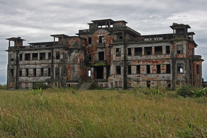  Trạm Đồi Bokor do người Pháp xây dựng vào thập iên 1920 như một nơi tránh cái nóng của Phnom Penh.