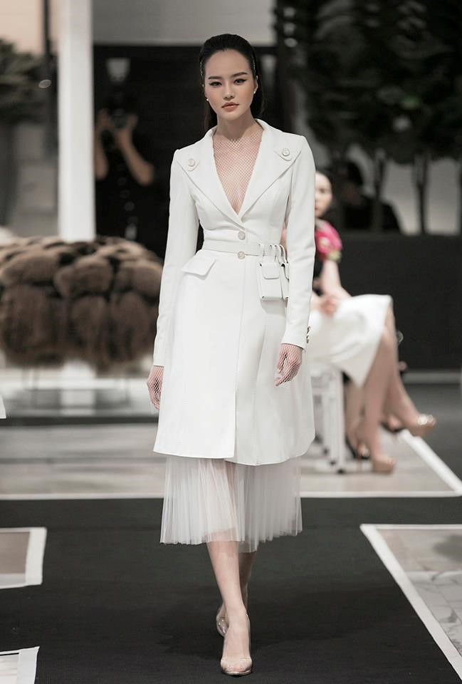 Thiết kế Jacqueline Fernandez diện nằm trong BST xuân hè 2019 của nhà mốt Việt. 