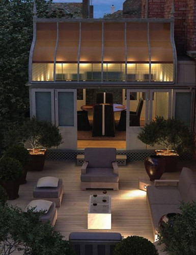 Những chậu cây xanh bố trí tại các góc sân giúp không gian thoáng mát hơn. Ảnh: Kientrucanp.