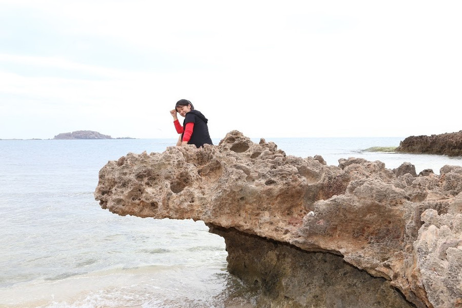 Hòn Đỏ mang vẻ đẹp hoang sơ mà gần gũi phá chút mạo hiểm và bí ẩn.