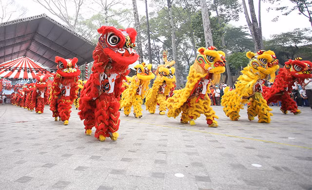  Màn ra quân ấn tượng của các đoàn Lân – Sư – Rồng kì cựu.