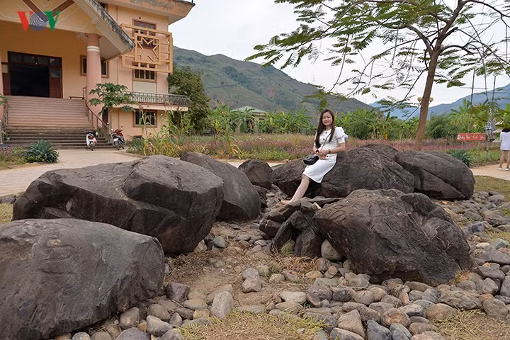  Hay bãi đá cổ Pá Mạc.