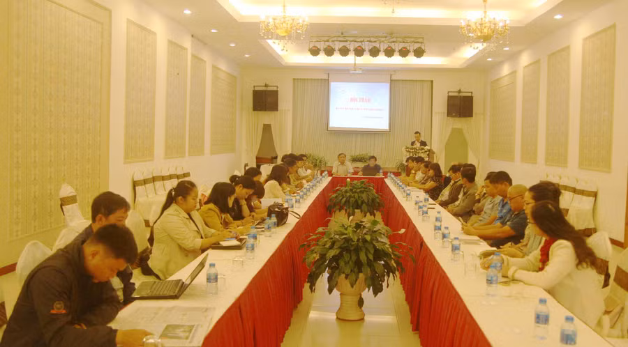  Các đại biểu đã nhất trí cao với các quy tắc sử dụng mạng xã hội. Ảnh: Văn Ngọc