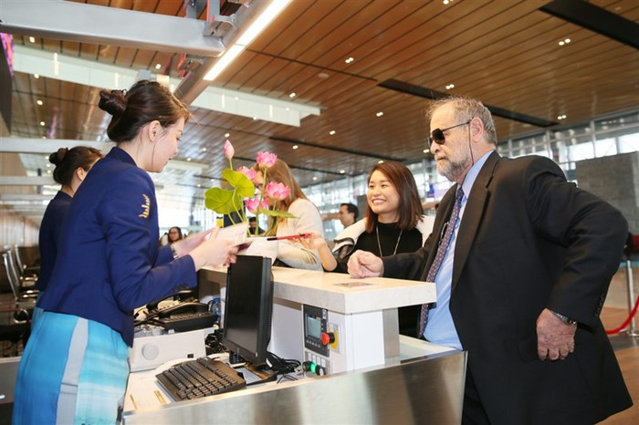 Sau hơn hai năm thi công, hiện Cảng hàng không quốc tế Vân Đồn được Hội đồng nghiệm thu nhà nước đánh giá là “đủ điều kiện thiết kế và tiêu chuẩn kỹ thuật để sẵn sàng đưa vào khai thác thương mại vào cuối tháng 12/2018”. Cảng hàng không quốc tế Vân Đồn đi vào hoạt động tạo động lực thúc đẩy kinh tế Đông Bắc Bộ phát triển đồng thời khẳng định uy tín, trách nhiệm của chủ đầu tư Sun Group tạo thêm những công trình đẳng cấp quốc tế, góp phần khai mở, đánh thức tiềm năng du lịch của vùng đất Vân Đồn.