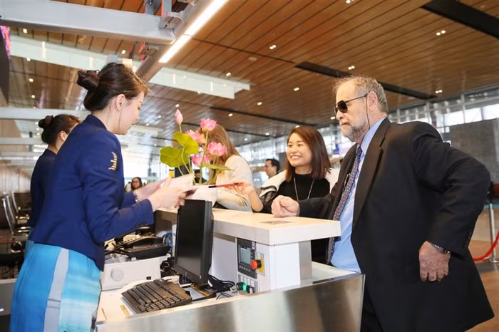 Sau hơn hai năm thi công, hiện Cảng hàng không quốc tế Vân Đồn được Hội đồng nghiệm thu nhà nước đánh giá là “đủ điều kiện thiết kế và tiêu chuẩn kỹ thuật để sẵn sàng đưa vào khai thác thương mại vào cuối tháng 12/2018”. Cảng hàng không quốc tế Vân Đồn đi vào hoạt động tạo động lực thúc đẩy kinh tế Đông Bắc Bộ phát triển đồng thời khẳng định uy tín, trách nhiệm của chủ đầu tư Sun Group tạo thêm những công trình đẳng cấp quốc tế, góp phần khai mở, đánh thức tiềm năng du lịch của vùng đất Vân Đồn.