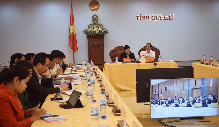Bí thư Tỉnh ủy Dương Văn Trang và Chủ tịch UBND Võ Ngọc Thành chủ trì hội nghị tại điểm cầu Gia Lai. Ảnh: Nguyễn Tú