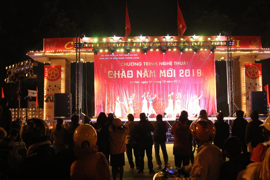 Sân khấu ngoài trời ở công viên Thống Nhất. Ảnh: Trần Thường Sân khấu ngoài trời ở công viên Thống Nhất. Ảnh: Trần Thường