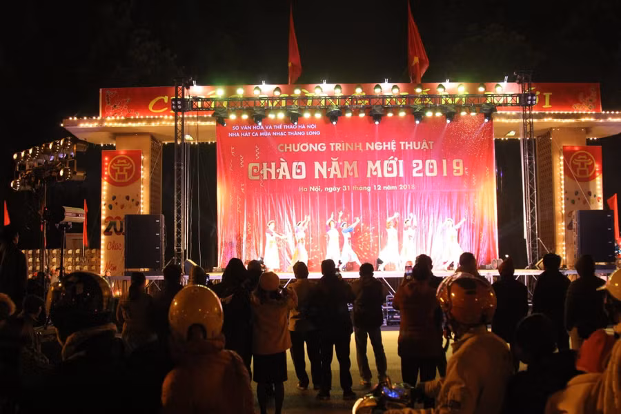 Sân khấu ngoài trời ở công viên Thống Nhất. Ảnh: Trần Thường