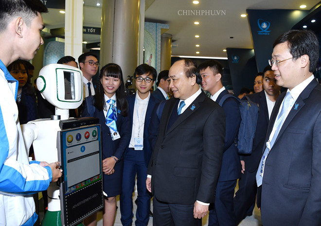 Thủ tướng thăm Triển lãm khát vọng sinh viên Việt Nam. Thủ tướng thăm Triển lãm khát vọng sinh viên Việt Nam.