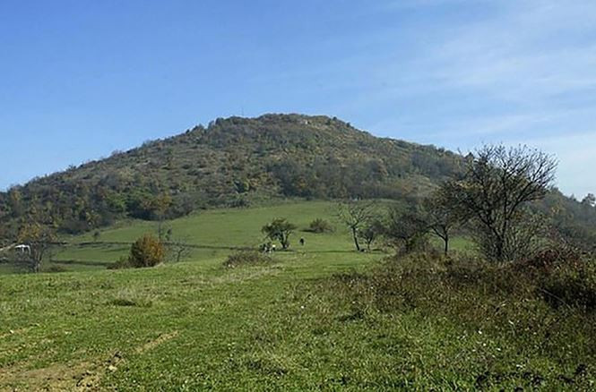 Khu vực được cho là Kim tự tháp ở Bosnia. Khu vực được cho là Kim tự tháp ở Bosnia.