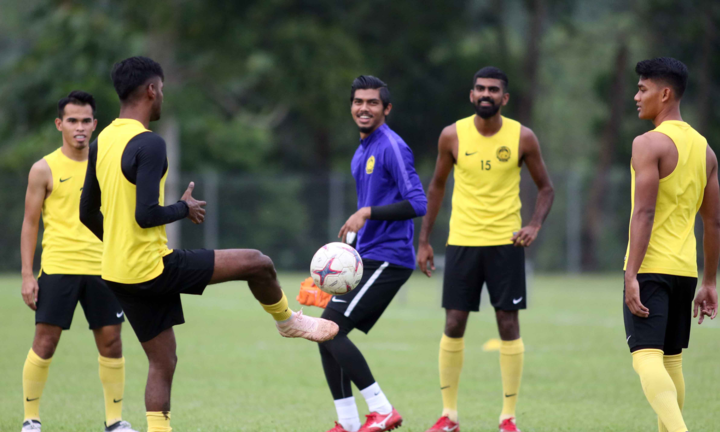 Các cầu thủ Malaysia tích cực tập luyện chiều 8/12 để chuẩn bị tiếp Việt Nam. Ảnh: Anh Khoa.