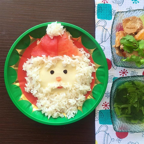 Chị chia sẻ hình cây thông, ông già Noel, người tuyết... rất dễ làm, mẹ và bé có thể cùng thực hiện. Chị chia sẻ hình cây thông, ông già Noel, người tuyết... rất dễ làm, mẹ và bé có thể cùng thực hiện.
