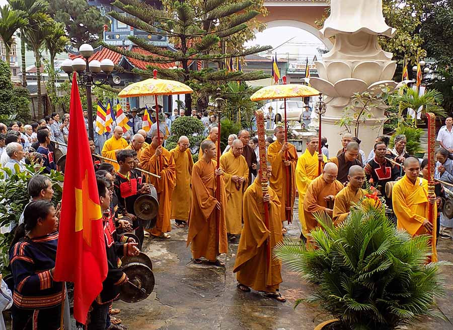 Đồng bào Phật Giáo dự lễ kỷ niệm Phật hoàng Trần Nhân Tông nhập Niết bàn. Ảnh: Thanh Nhật