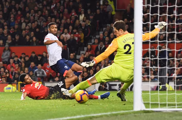 Rashford ghi bàn thắng thứ 3.
