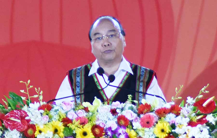 Đồng chí Nguyễn Xuân Phúc-Ủy viên Bộ Chính trị, Thủ tướng Chính phủ Nước Cộng hòa XHCN Việt Nam phát biểu. Ảnh: Đ.T Đồng chí Nguyễn Xuân Phúc-Ủy viên Bộ Chính trị, Thủ tướng Chính phủ Nước Cộng hòa XHCN Việt Nam phát biểu. Ảnh: Đ.T