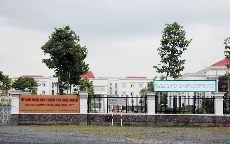 Bà Vương Mai Trinh đang là Phó Chánh Văn phòng Thành uỷ, HĐND, UBND TP Long Xuyên Bà Vương Mai Trinh đang là Phó Chánh Văn phòng Thành uỷ, HĐND, UBND TP Long Xuyên