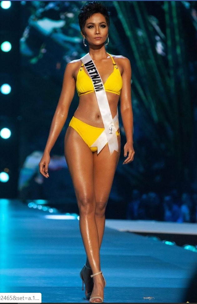 Ở vòng bán kết, H'Hen Niê tiếp tục thể hiện phong độ ổn định và sự tự tin trong mỗi phần thi. Cô được khen ngợi vì kỹ năng catwalk đẹp mắt, cải thiện rõ rệt so với những cuộc thi từng tham gia trước đó. Ở vòng bán kết, H'Hen Niê tiếp tục thể hiện phong độ ổn định và sự tự tin trong mỗi phần thi. Cô được khen ngợi vì kỹ năng catwalk đẹp mắt, cải thiện rõ rệt so với những cuộc thi từng tham gia trước đó.