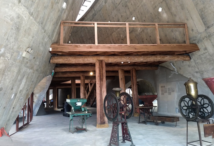 Không gian tương tác cho phép du khách có thể trải nghiệm về văn hoá cà phê thông qua ngũ quan (nghe, nhìn, nếm, ngửi, chạm). Một số khu vực chỉ cho khách tham quan, không được chụp hình. Không gian tương tác cho phép du khách có thể trải nghiệm về văn hoá cà phê thông qua ngũ quan (nghe, nhìn, nếm, ngửi, chạm). Một số khu vực chỉ cho khách tham quan, không được chụp hình.