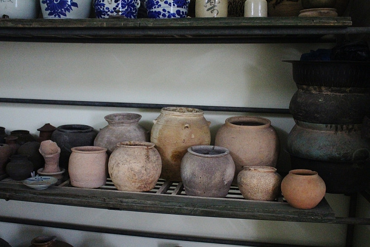 Những sản vật đồ gốm 2000 - 3000 năm được cất cẩn thận tại một bảo tàng cá nhân (ảnh nguồn: petrotimes)