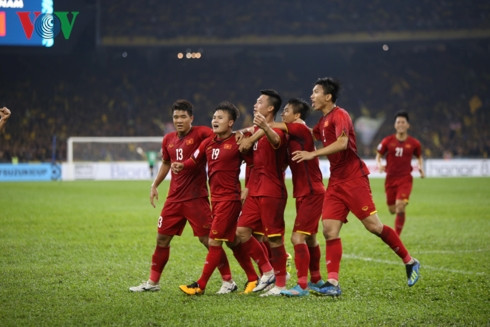 ĐT Việt Nam có đầy đủ lực lượng mạnh nhất ở trận lượt về. ĐT Việt Nam có đầy đủ lực lượng mạnh nhất ở trận lượt về.