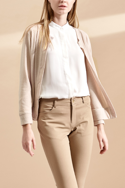 Thứ 5: Cardigan mềm mịn luôn là item không thể thiếu của bất kỳ nàng công sở nào, nhất là khi nàng thường xuyên làm việc trong môi trường có điều hòa nhiệt độ hay lúc thời tiết giao mùa. Thứ 5: Cardigan mềm mịn luôn là item không thể thiếu của bất kỳ nàng công sở nào, nhất là khi nàng thường xuyên làm việc trong môi trường có điều hòa nhiệt độ hay lúc thời tiết giao mùa.