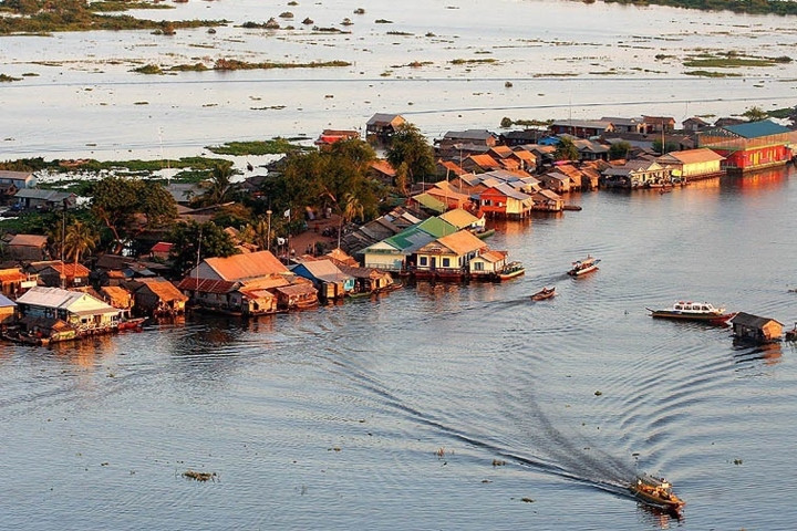  Hồ Tonle Sap (Biển Hồ) là hồ nước ngọt lớn nhất Đông Nam Á. Hồ có vai trò quan trọng đối với Campuchia.