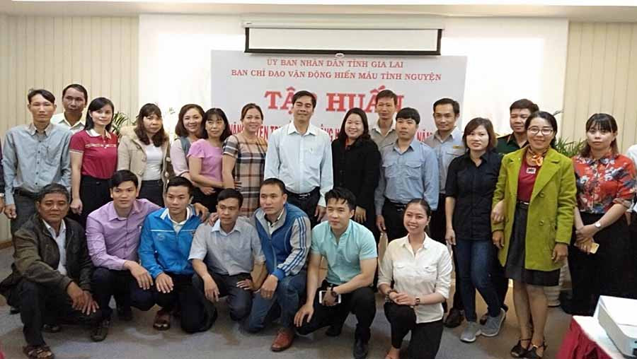 Các tình nguyện viên chụp ảnh lưu niệm tại lớp tập huấn. Ảnh: Hồng Ngọc Các tình nguyện viên chụp ảnh lưu niệm tại lớp tập huấn. Ảnh: Hồng Ngọc