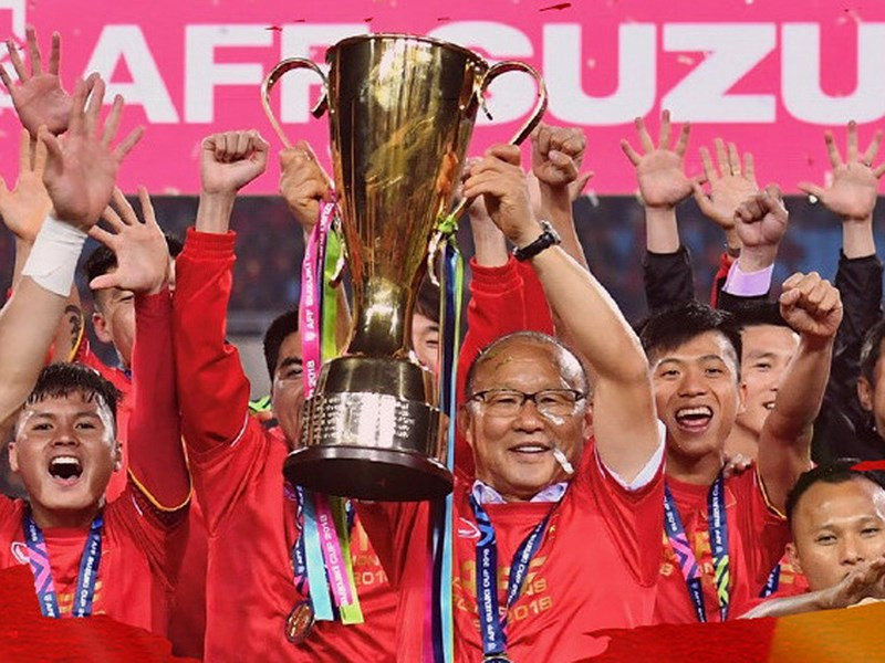 Thầy Park đã hoàn thành điều ước tốp 100 và vô địch AFF Cup, giờ ông lại hướng đến Olympic Tokyo. Ảnh: CTV