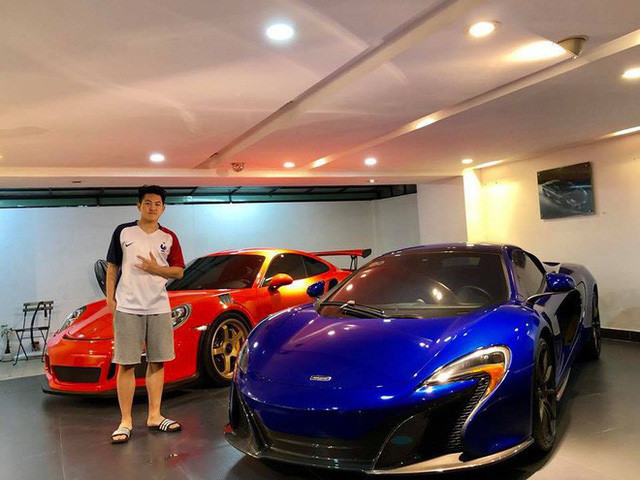 Một góc hầm xe với hai chiếc xe yêu thích hiện nay của Cường 