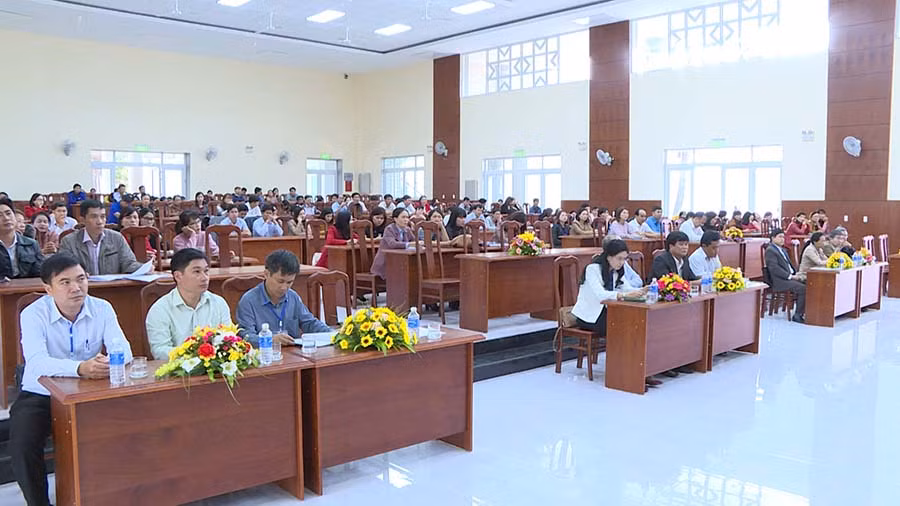 Các thí sinh tham gia kỳ thi nâng ngạch chuyên viên chính, chuyên viên và tương đương năm 2018. Ảnh: P.L