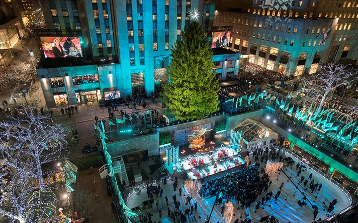 Buổi lễ thắp sáng cây thông Noel tại Trung tâm Rockefeller, New York, Mỹ. Ảnh: AP