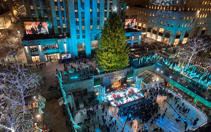 Buổi lễ thắp sáng cây thông Noel tại Trung tâm Rockefeller, New York, Mỹ. Ảnh: AP