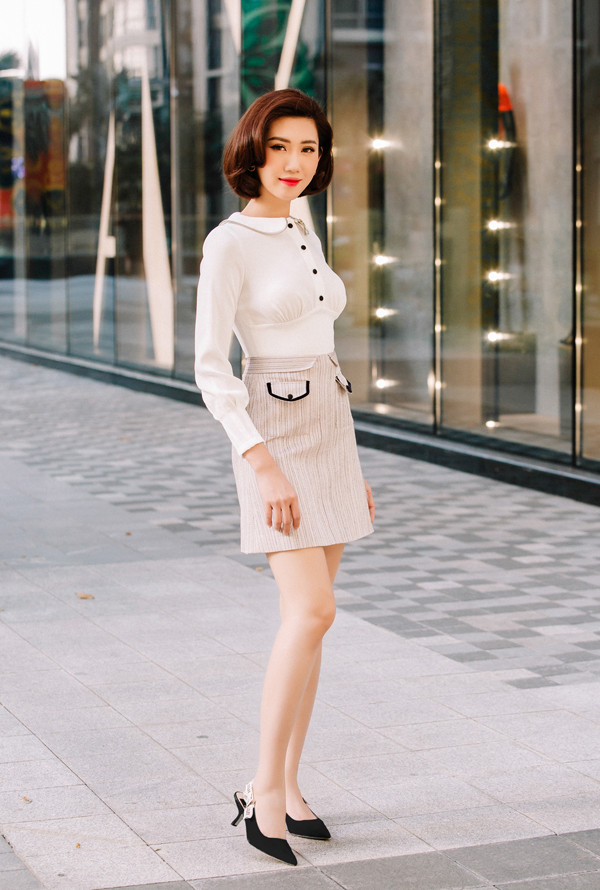 Vóc dáng lý tưởng của một người mẫu giúp Thuý Ngân dễ dàng tôn vẻ đẹp cho từng bộ trang phục với nhiều phong cách khác nhau. Vóc dáng lý tưởng của một người mẫu giúp Thuý Ngân dễ dàng tôn vẻ đẹp cho từng bộ trang phục với nhiều phong cách khác nhau.