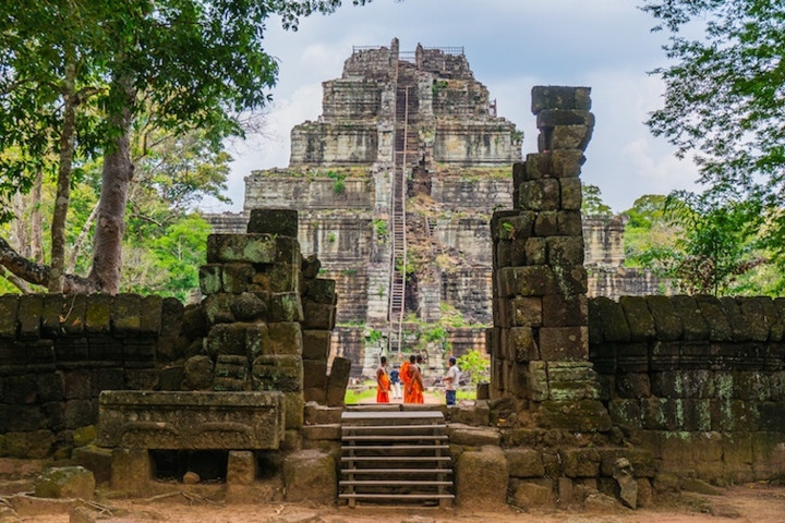 Koh Ker là thủ đô đế chế Khmer xưa. Ở đây có 1 đền hình kim tự tháp cao 30m.