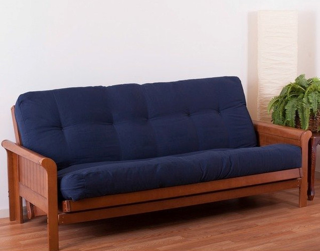Dù là ghế sofa gỗ nhưng cũng không thể thiếu lớp đệm dày cùng vỏ bọc bằng vải để gia tăng độ thoải mái cho người sử dụng.