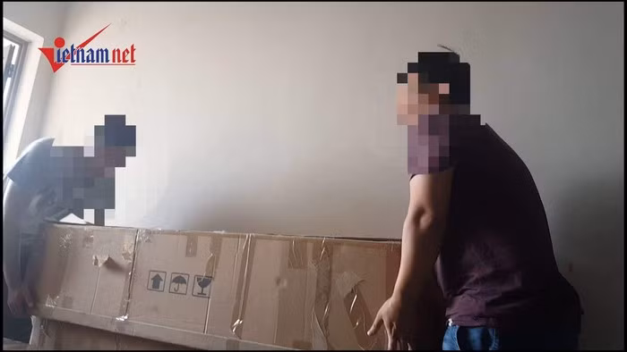 Các sản phẩm búp bê người lớn được đóng hộp như thế này.